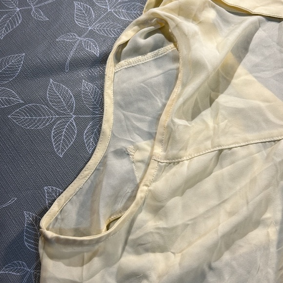 Ladies Suzy Shier Button Up Top. - Picture 6 of 9